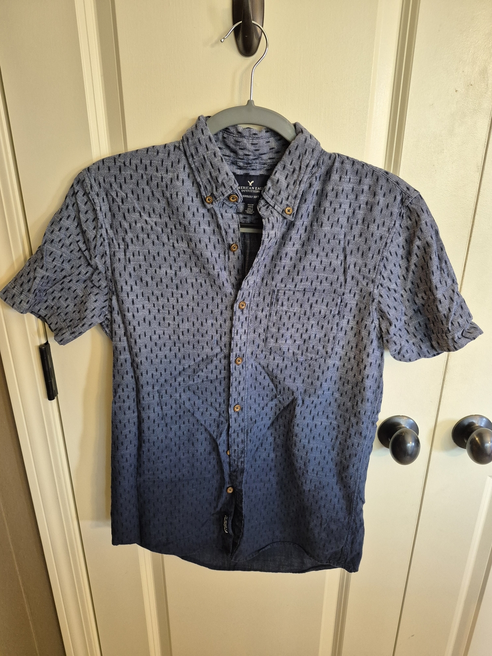 American Eagle Outfitters Blue Ombre Short Sleeve Button-Down Shirt